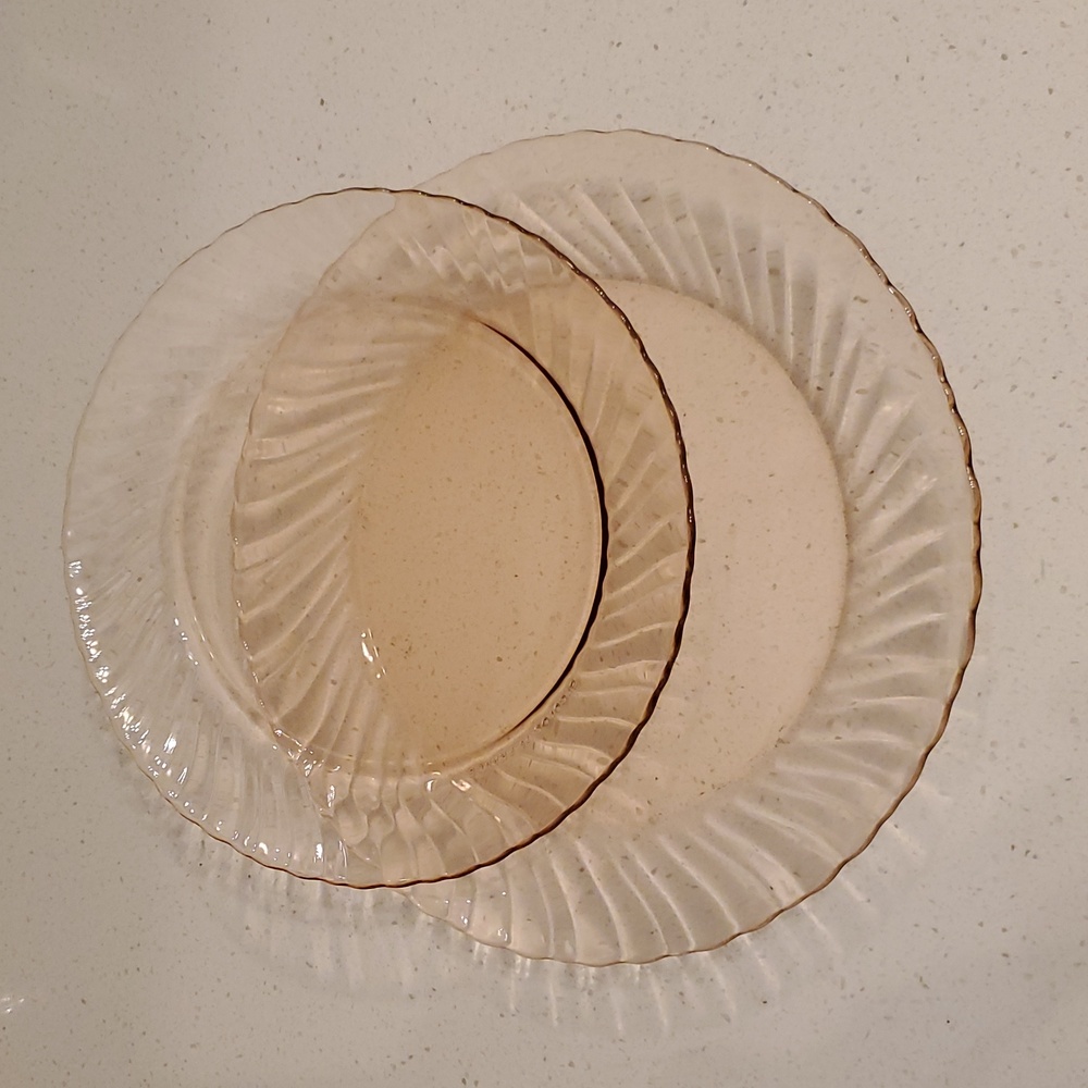 Arcoroc France Vintage Rosaline Pink Swirl Glass Dinner and Salad Plate